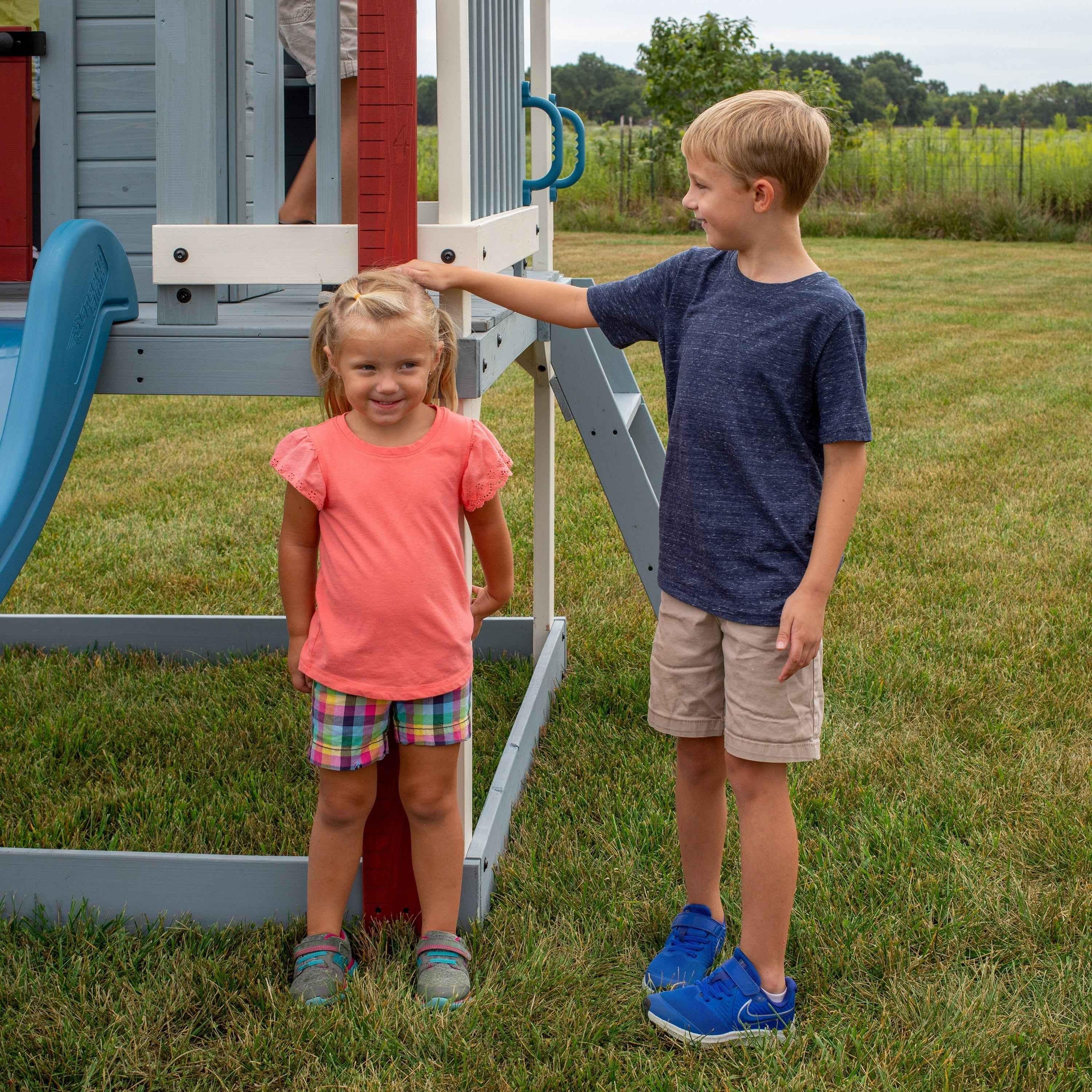 Backyard Discovery Beacon Heights Playhouse.