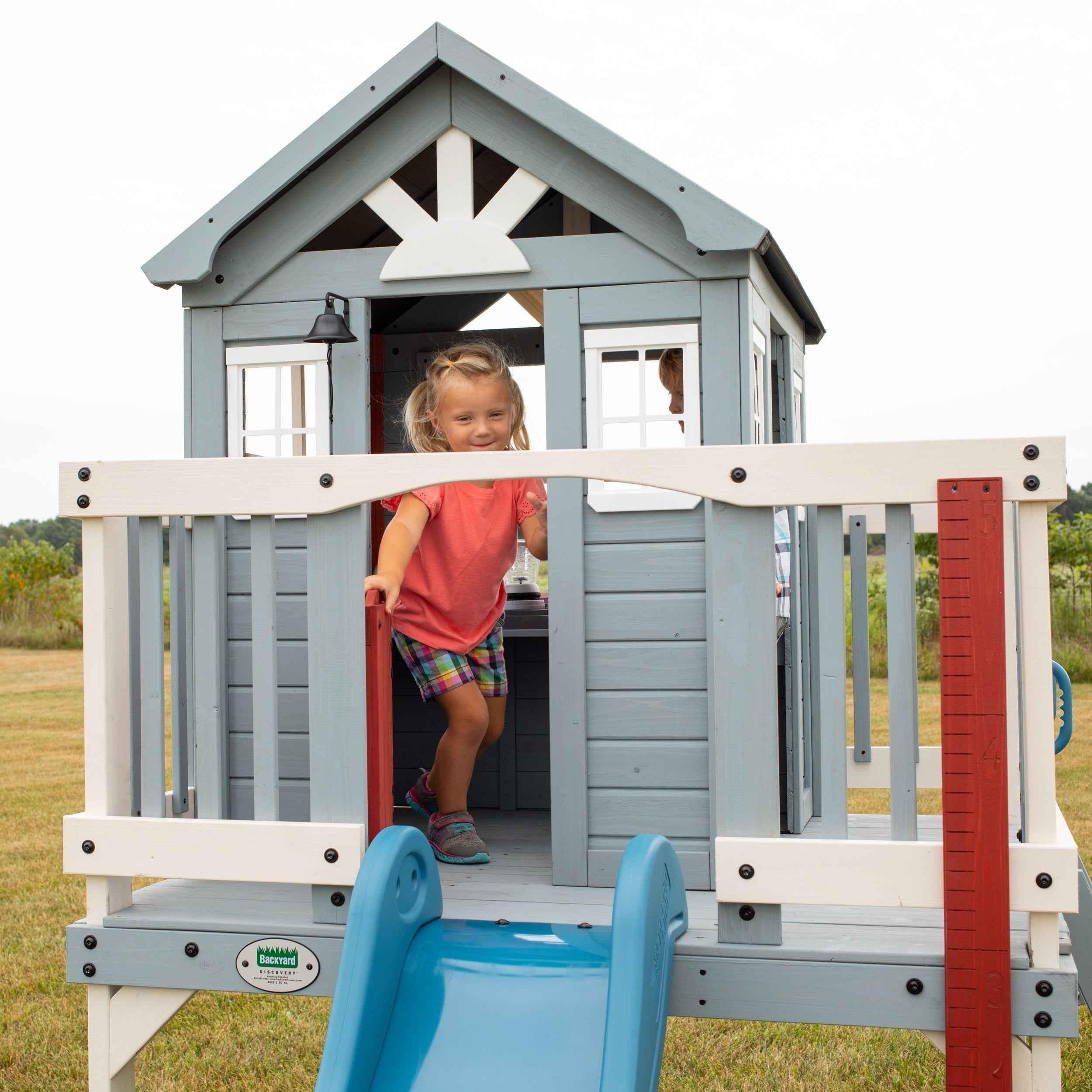 Backyard Discovery Beacon Heights Playhouse.